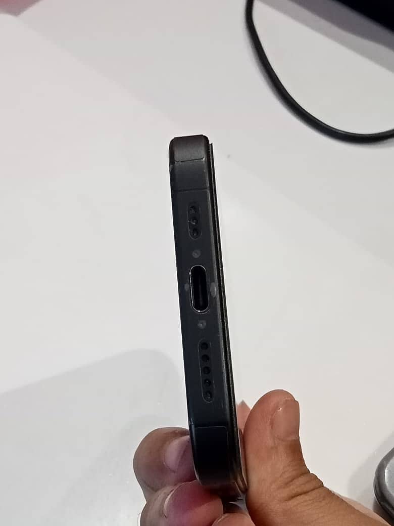 Apple iPhone 15 Pro 1