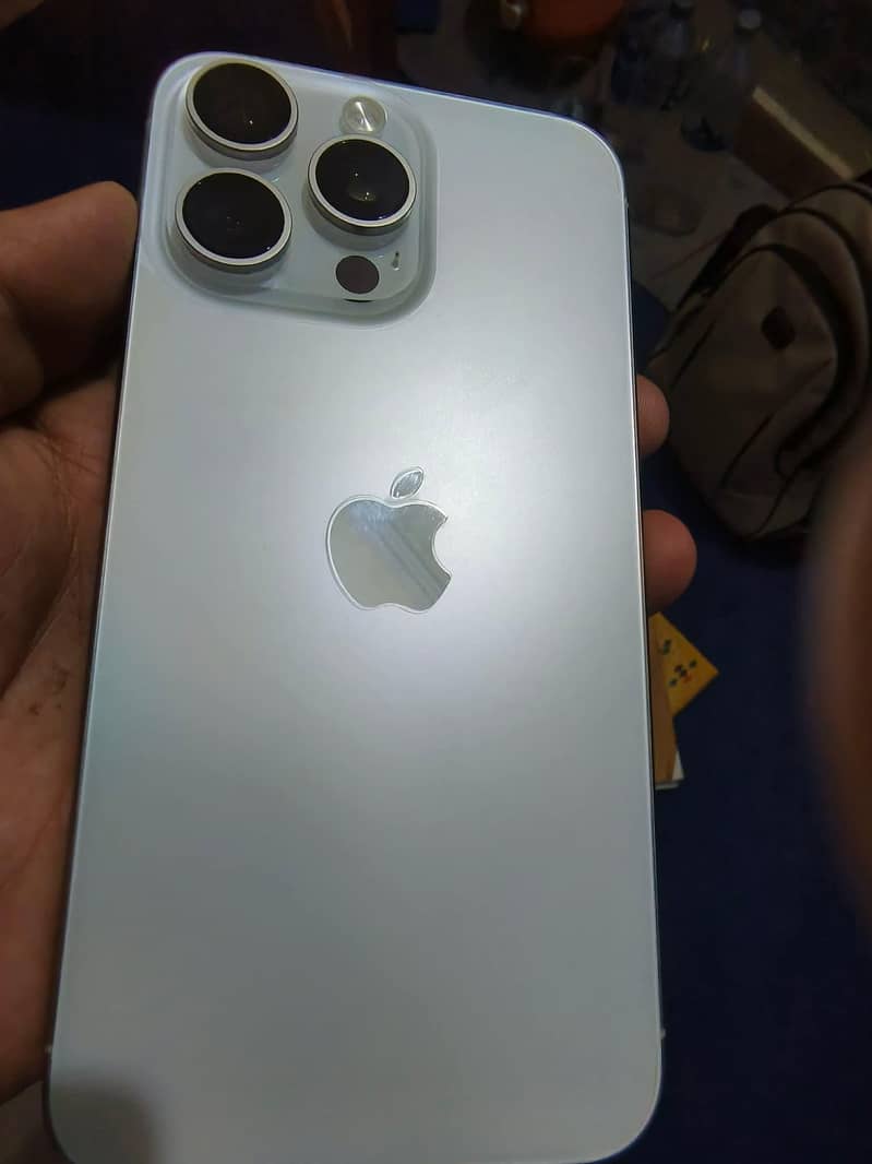 Apple iPhone 15 Pro Max 0