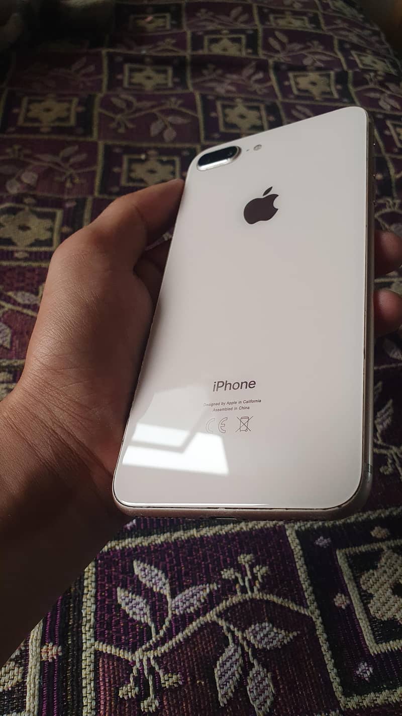 Apple iPhone 8 Plus 3