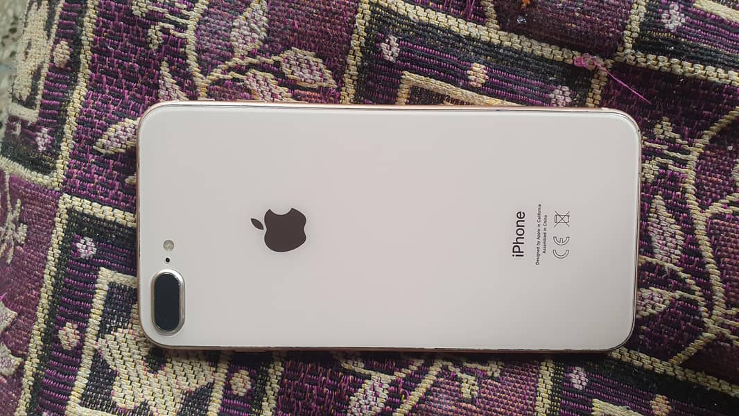 Apple iPhone 8 Plus 4