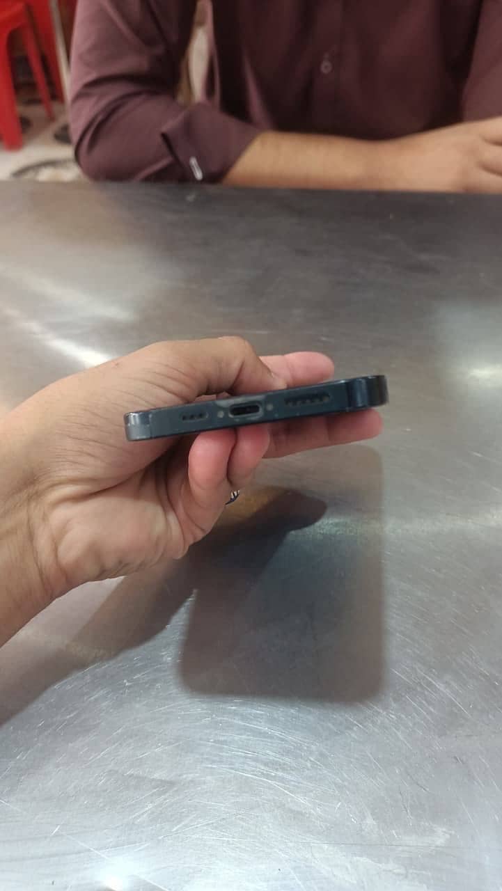 Apple iPhone 14 3
