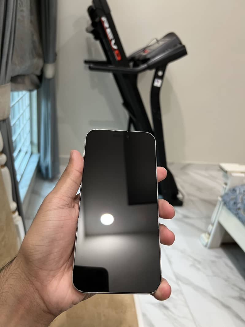 Apple iPhone 15 Pro Max 1