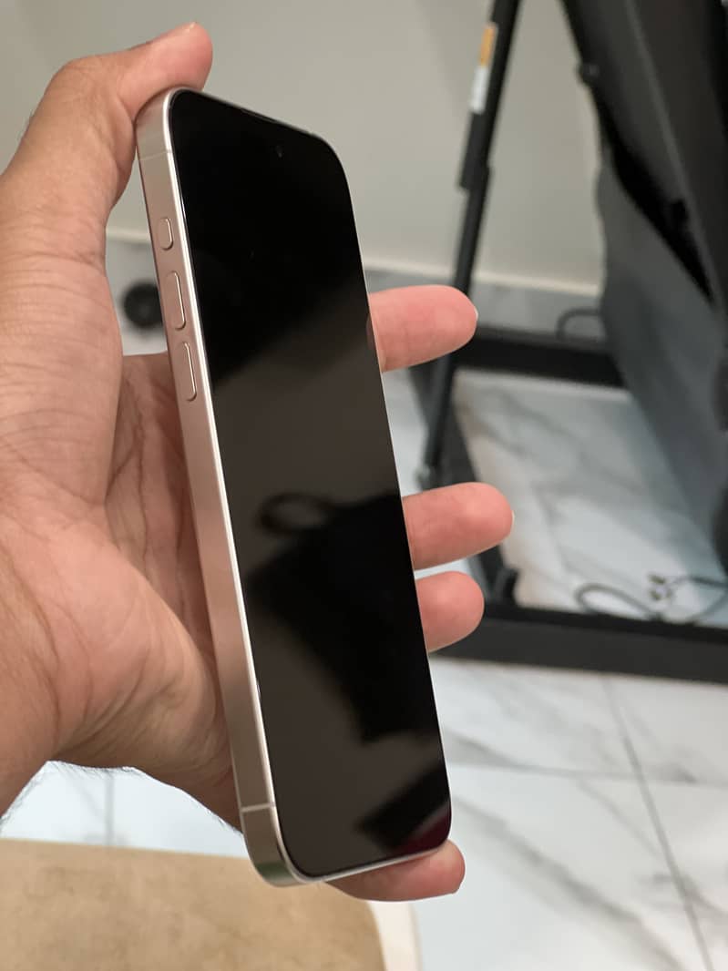 Apple iPhone 15 Pro Max 5