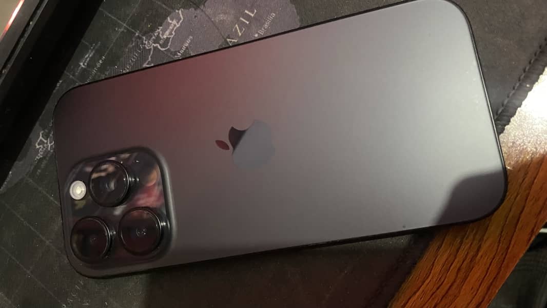 Apple iPhone 16 Pro 0