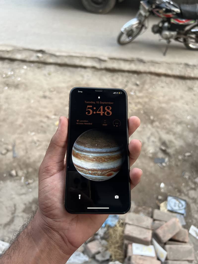 Apple iPhone Xs max 2