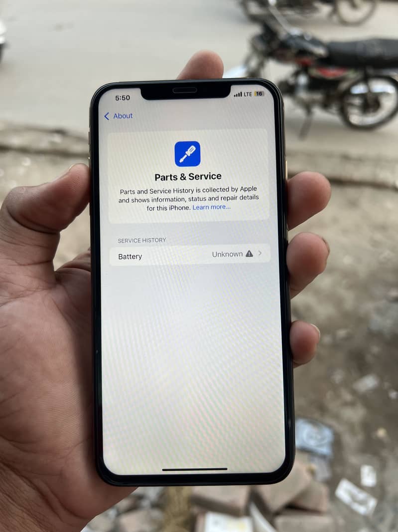 Apple iPhone Xs max 4