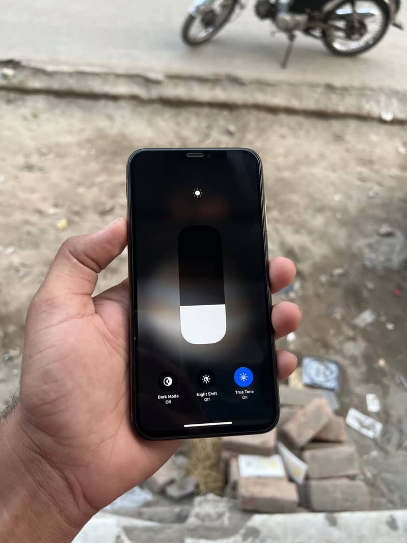 Apple iPhone Xs max 6