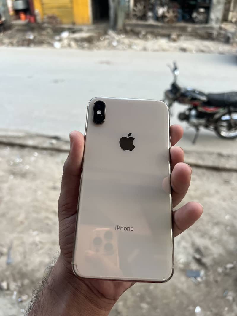 Apple iPhone Xs max 7