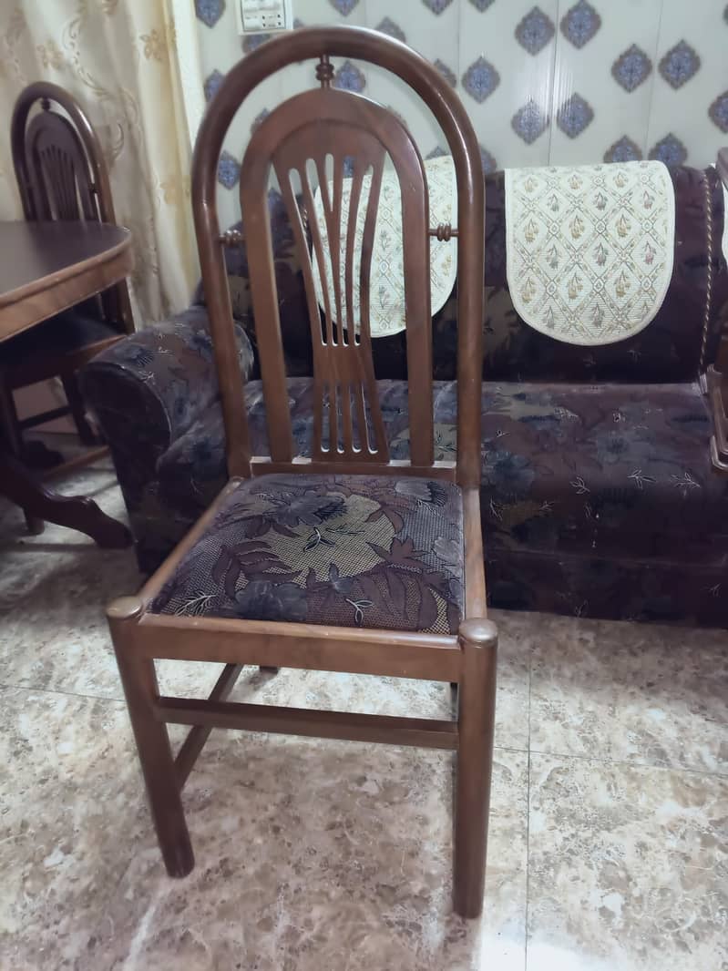 new condition dining. table 0