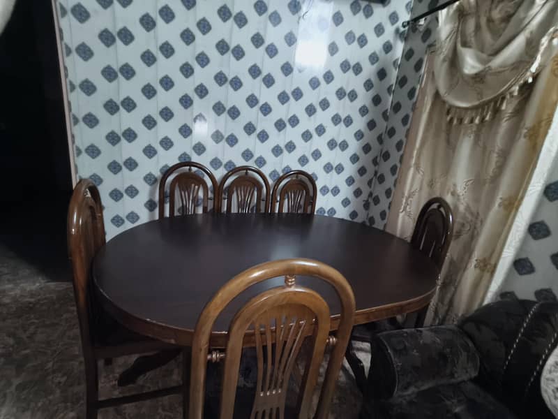 new condition dining. table 1