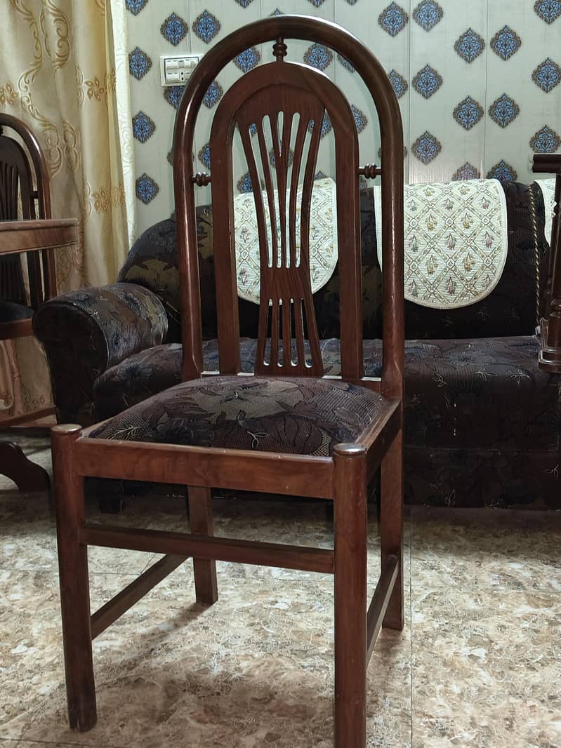 new condition dining. table 2