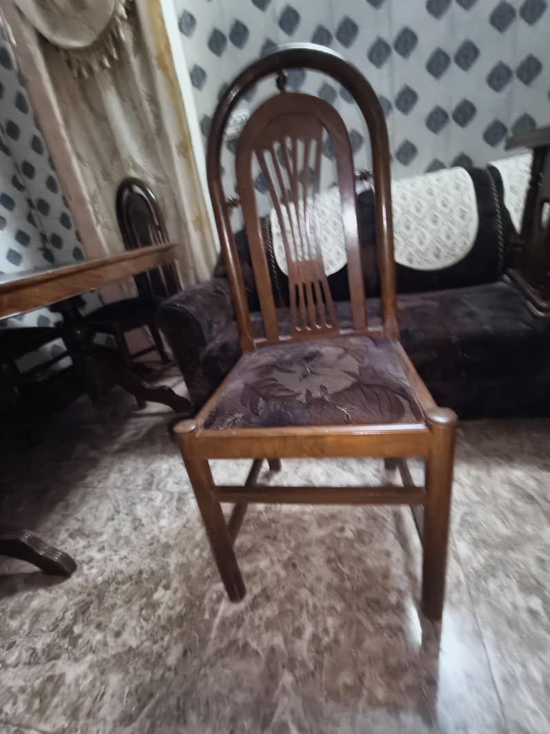 new condition dining. table 3