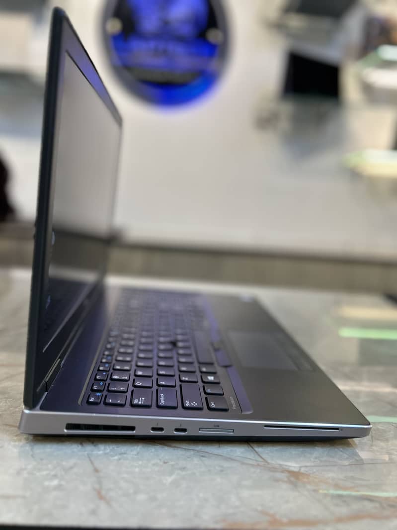 Dell Precision 7540 Workstation 6