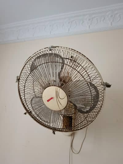 ROYAL  WALL FAN.  SALE