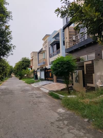 Ideal Location 10 Marla Residential Plot Available Far Sale In New Lahore City Near to 1 Km Ring Road SL3