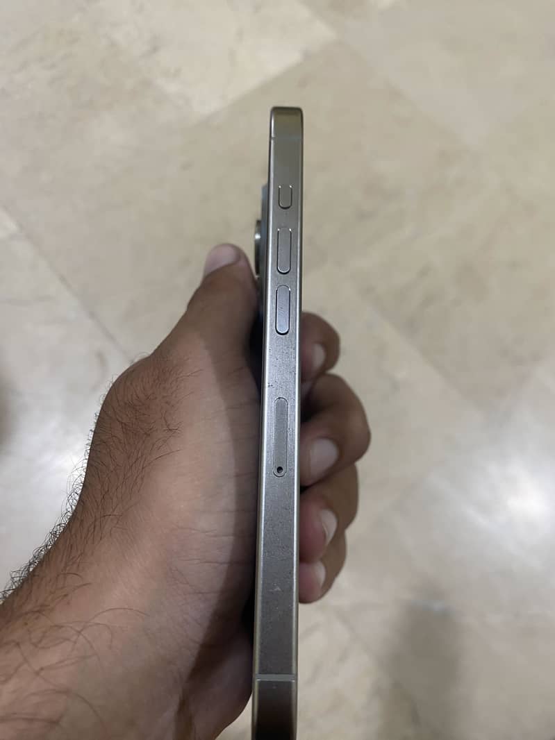Apple iPhone 15 Pro 2