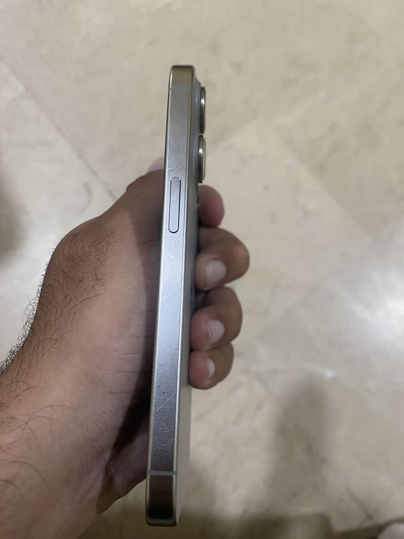 Apple iPhone 15 Pro 3