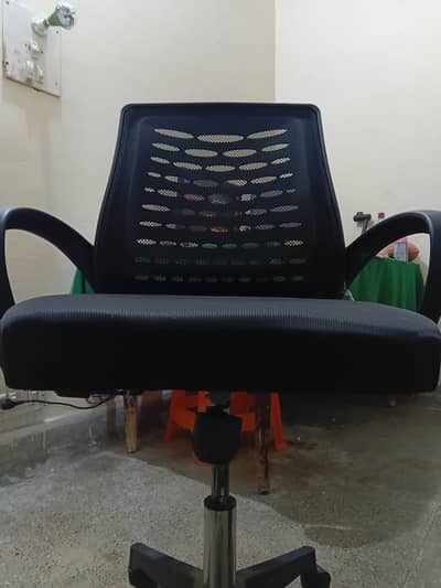 Newly used computerr chair