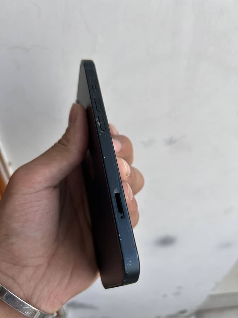 Apple iPhone 13 2
