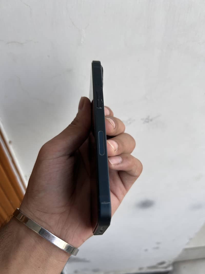 Apple iPhone 13 4