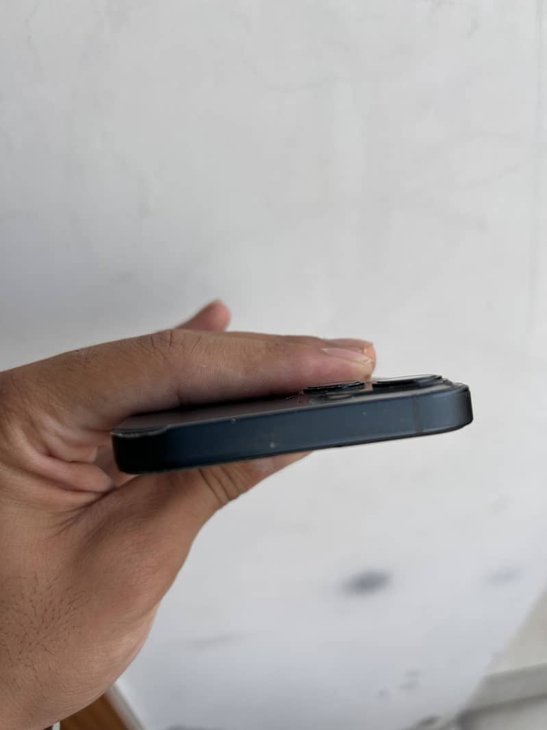 Apple iPhone 13 5
