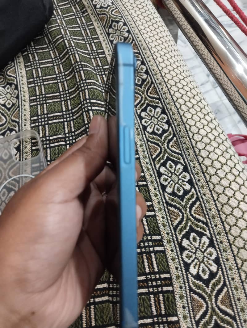 Apple iPhone 13 3