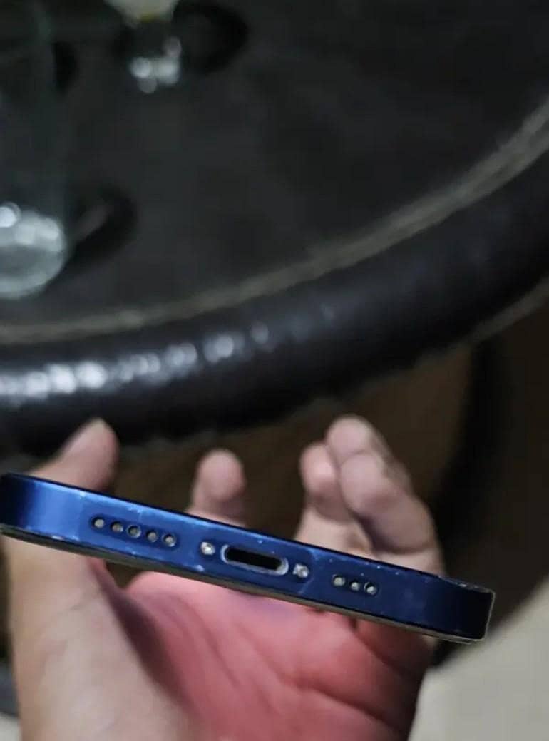 Apple iPhone 12 2