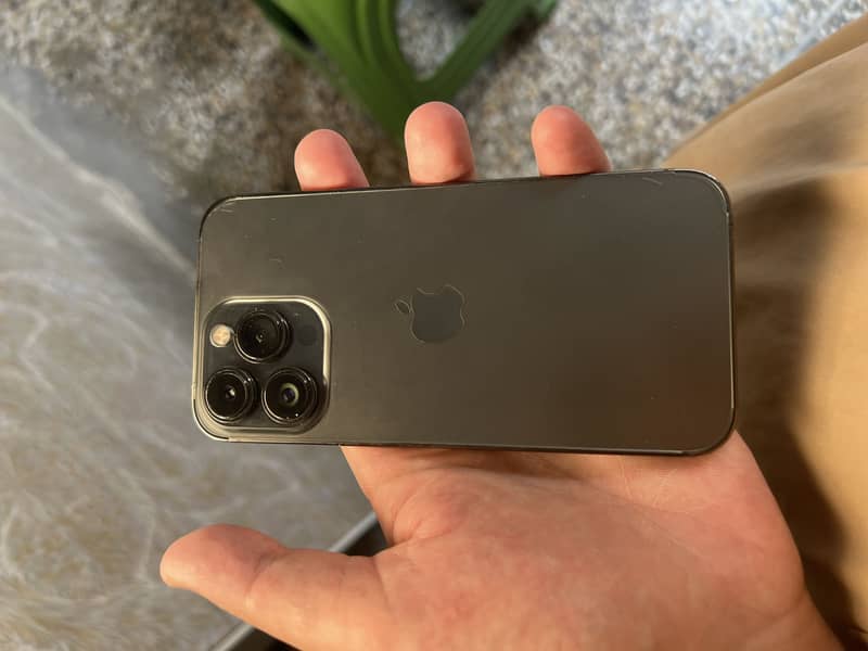 Apple iPhone 13 Pro 2
