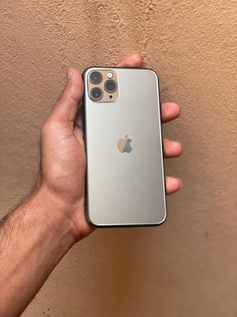 Apple iPhone 11 Pro Max 4