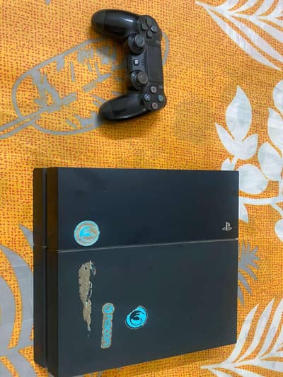 PS4 Fat 500 GB + Original Controller in excellent condition.