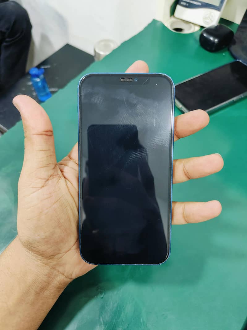 Apple iPhone 12 3