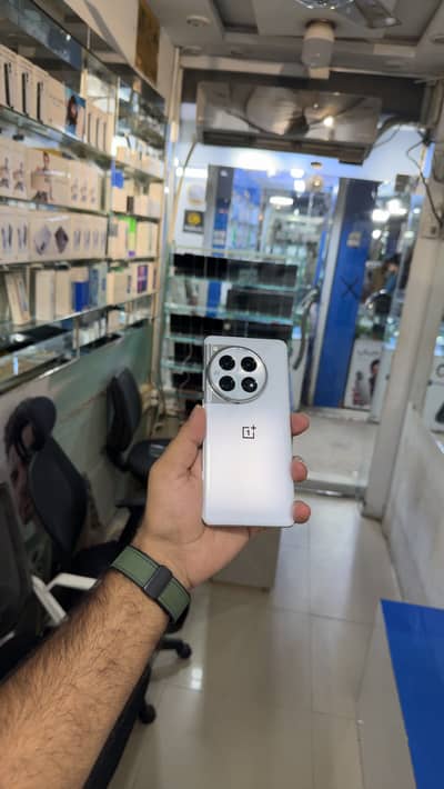 One Plus 12 16 gb ram 512 gb memory