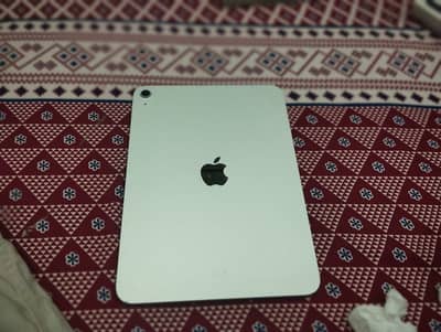 Title: Apple iPad 10.9" (128GB / Wi-Fi) – (Silver) 10/10 Condition