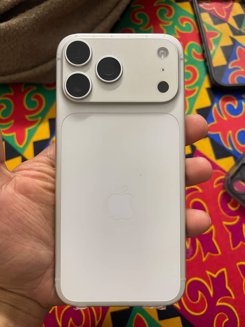 Apple iPhone 17 Pro Max 0