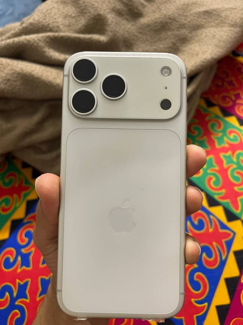 Apple iPhone 17 Pro Max 2