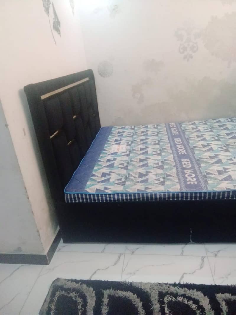 iron bed 0