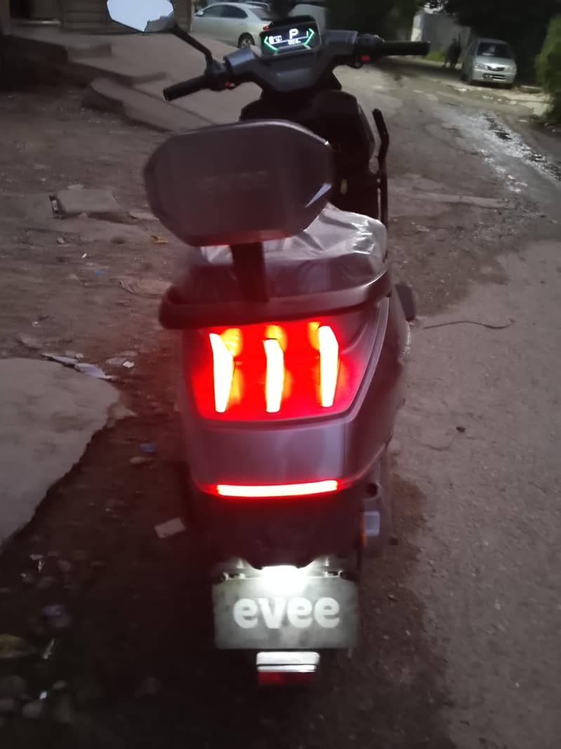EVEE SQUBE 2026 MODEL 4