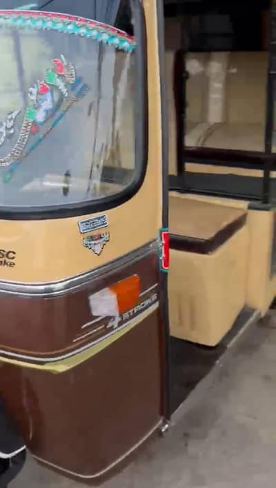 Sazgar 4 stroke rickshaw for sale - Excellent Conditon