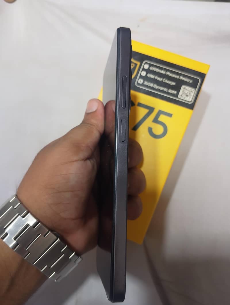 Realme C75 1