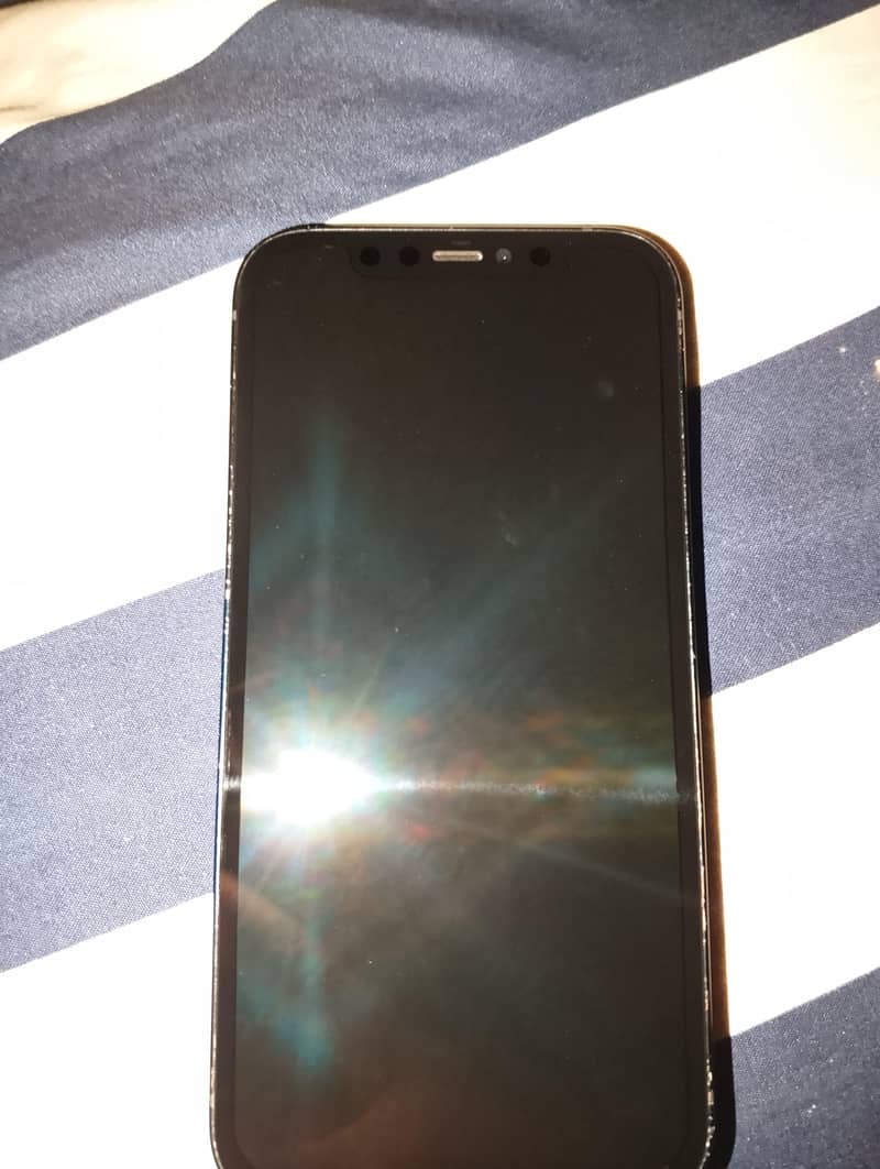Apple iPhone 12 4