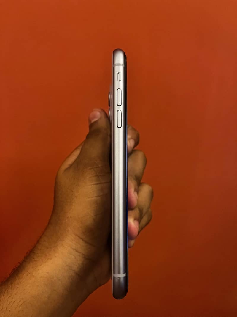 Apple iPhone 11 4