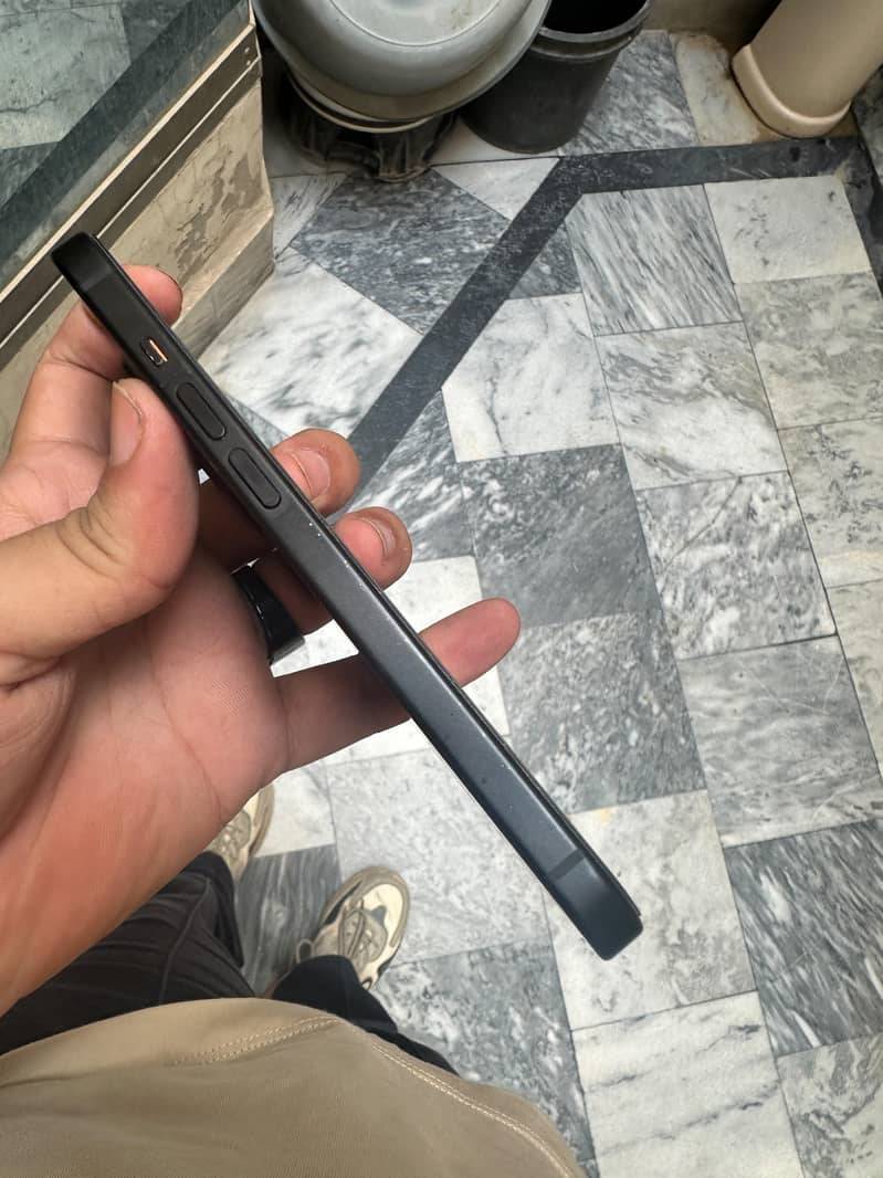Apple iPhone 15 2