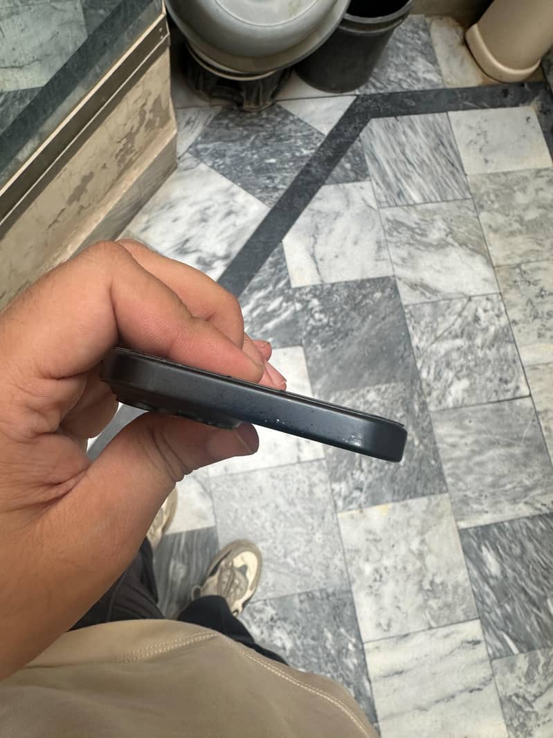 Apple iPhone 15 5