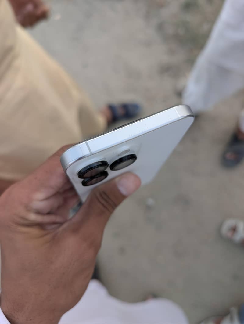 Apple iPhone 15 Pro Max 3