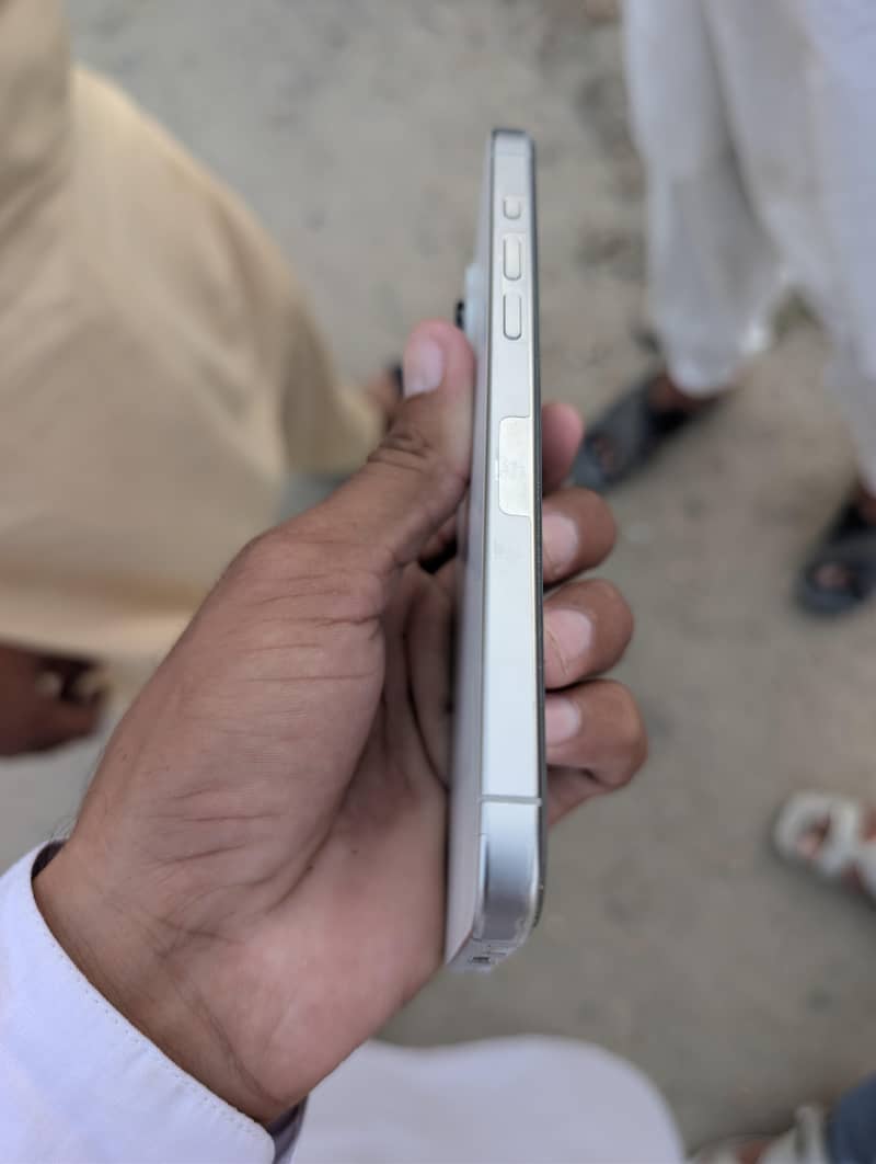 Apple iPhone 15 Pro Max 4