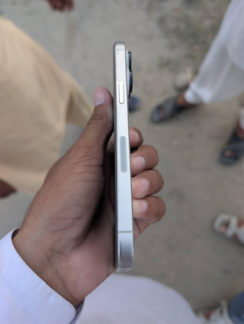 Apple iPhone 15 Pro Max 5