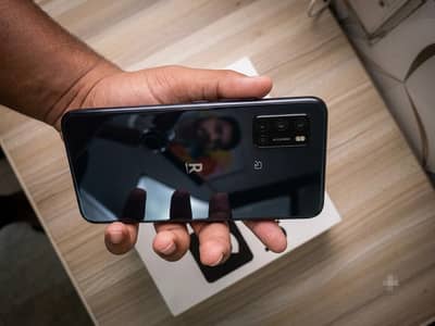 Rakuten BIG S 5g (Just one weak used) 10/10 Condition with box.