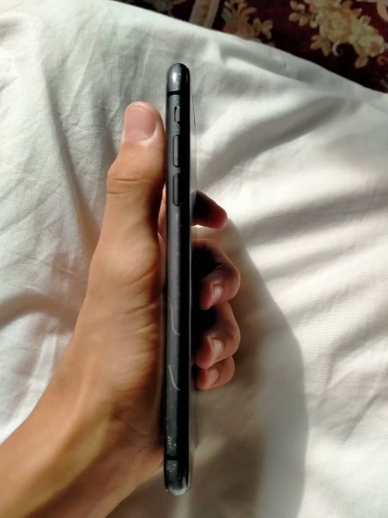 Apple iPhone 11 7