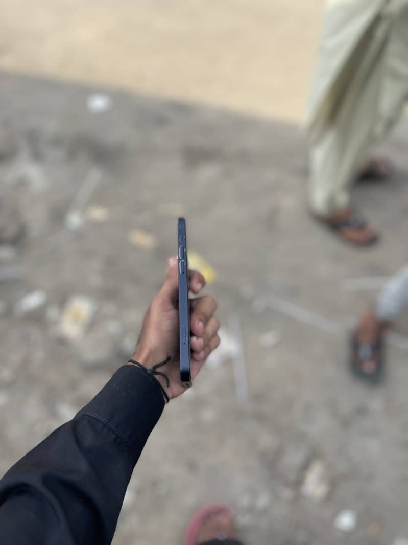 Apple iPhone 12 3