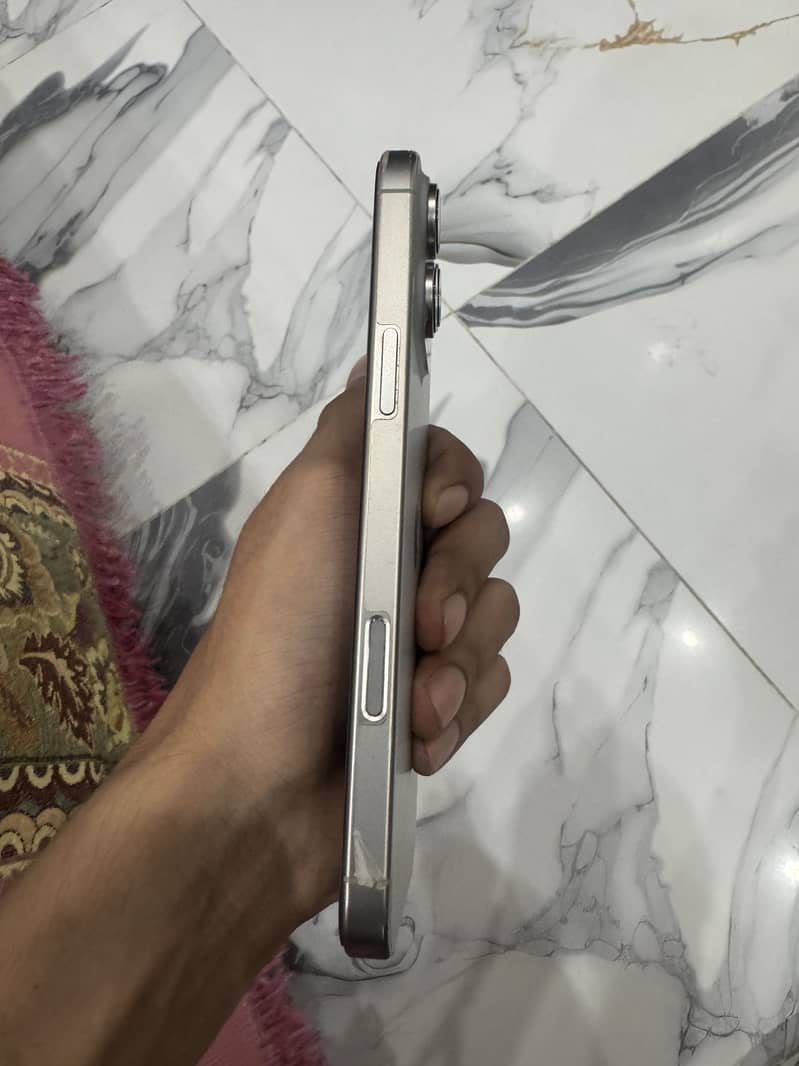 Apple iPhone 16 Pro Max 0